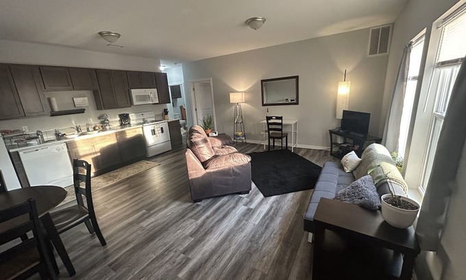 Wichita Apartamento | Cozy, central location with amenities galore! Pet-friendly and an attentive host