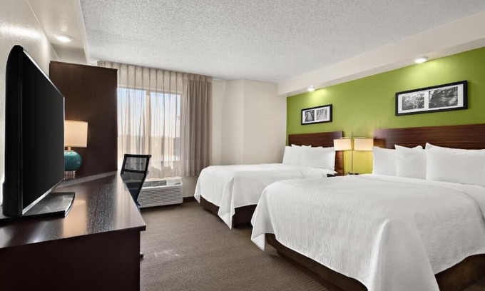 Wesley Chapel Casa | Stay Near The Grove - Free Breakfast, Outdoor Pool & Free Parking in 4 Units