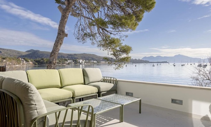 Puerto de Pollensa Apartamento | Voramar 47 Stunning Seafront 3 Bed Apartment on Port Pollença's Iconic Pine Walk