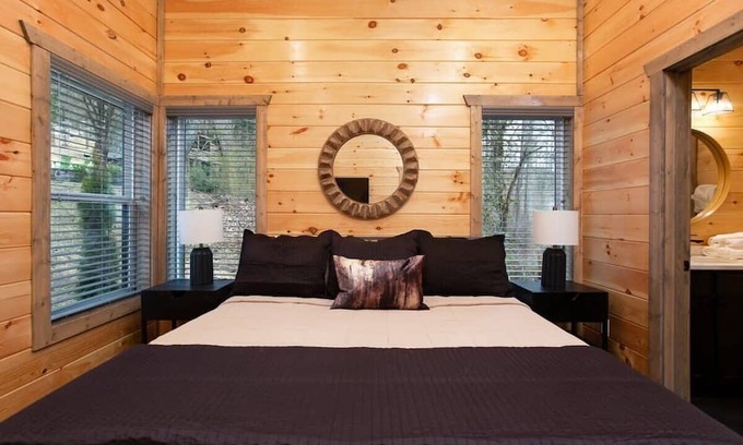 Gatlinburg Cabina | Brand New/1 Mile 2 Downtown Gatlinburg/Park-Like
