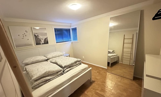 Teigar Apartamento | Two bedroom basement apartment, centrally located in Reykjavik