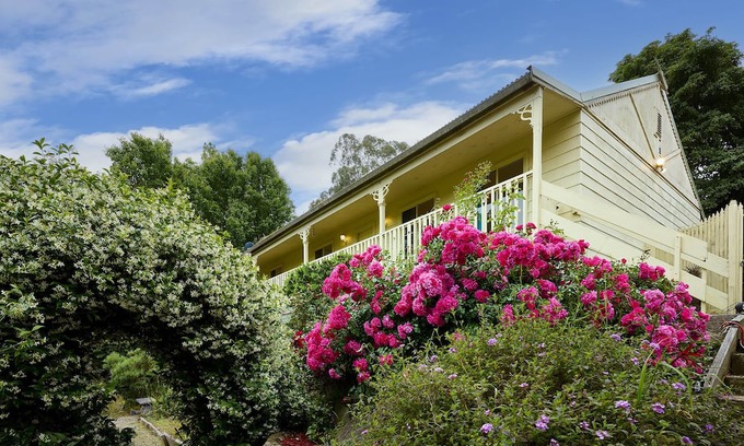 Upper Ferntree Gully Casa | Spacious 3BR Family Haven in Upper Ferntree Gully