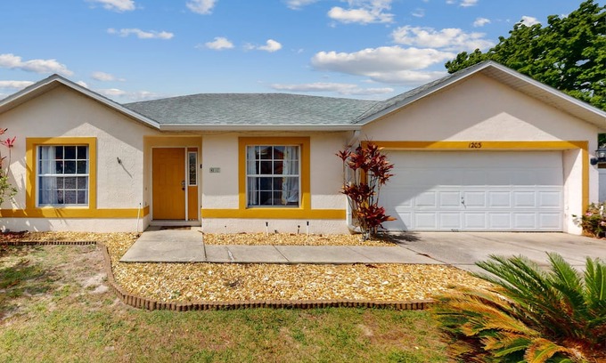 Thousand Oaks Casa | Sunny dog-friendly home with private pool, pool spa, lanai, & BBQ