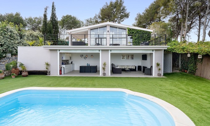 Canyelles Casa | Holiday Home 'Valle De Los Sueños' with Mountain View, Wi-Fi and Air Conditioning