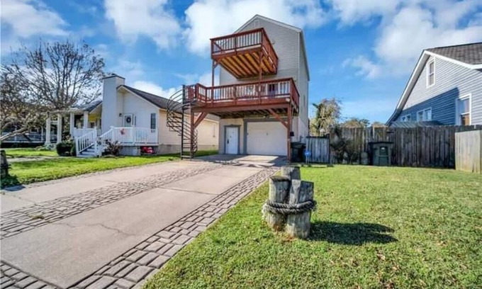 Hampton Casa | Blue Haven Summary: T