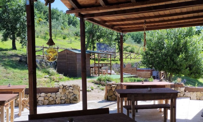 Arpino Otro | Spacious double room in an ancient farmhouse with exposed beams and 19th century stone equipped with