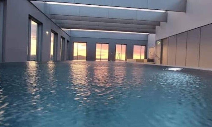 Donaustadt Apartamento | Boho Bliss: Stilvolles Apartment mit Pool&gym&sauna