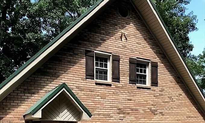 Florence Casa | Chalet Lake Home with Views, Outdoor Decks and Large Swim Dock Sleeps 8-10