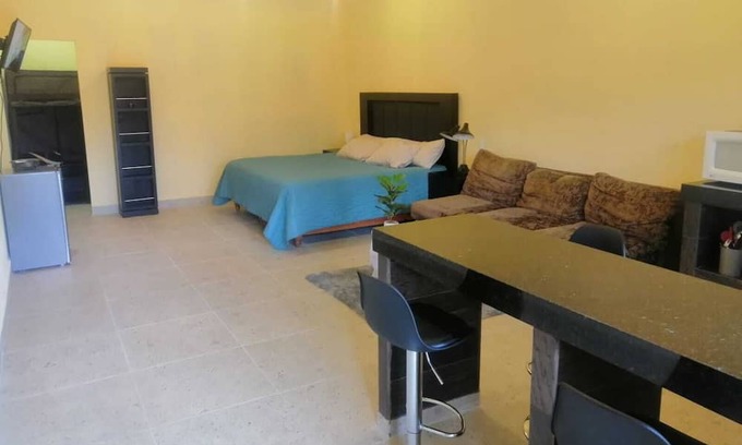 El Zacatal Apartamento | Departamento a 10 min del Aeropuerto y Playas Publicas, con Estacionamiento