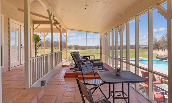 Leon Junction Otro | Lakeside Farmhouse with Pool on 142 Acres near Temple, Texas