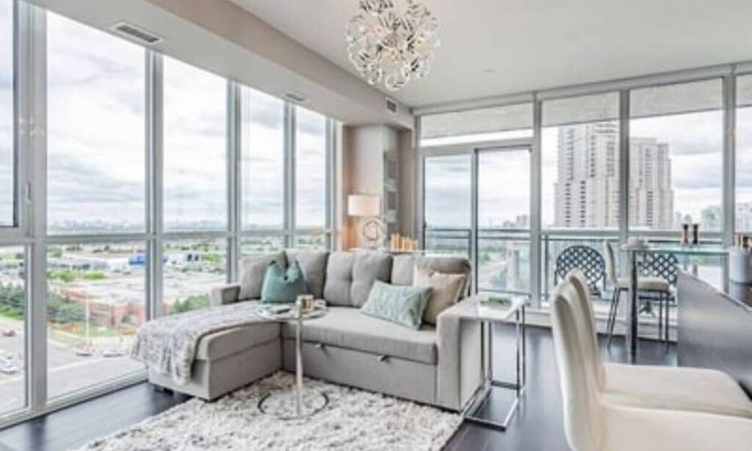 Hurontario Condominio | ELEGANT 2BR-2BATH, BALCONY, PARKING, CITY VIEW