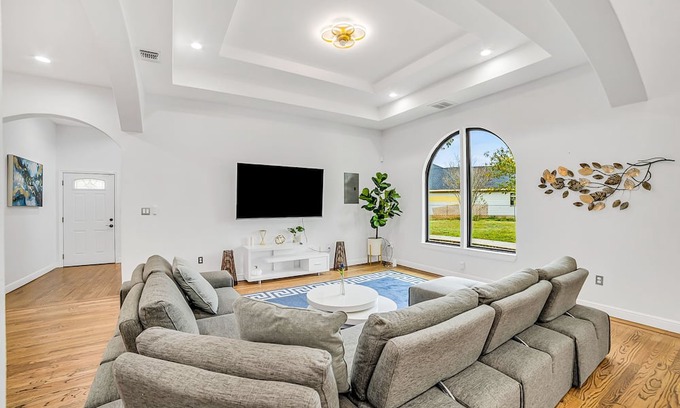 San Antonio Casa | Stunning and luxe ranch-style home with large patio, grill, air hockey, firepit