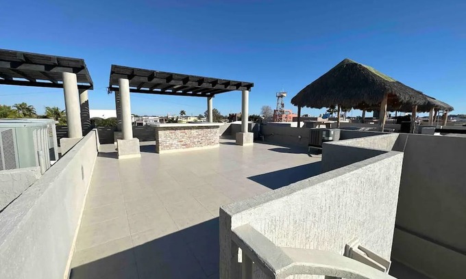 Bella Vista Casa | Experience Coastal Bliss: Stunning Beach Views, Rooftop Fun, Prime Tourist Hub!!
