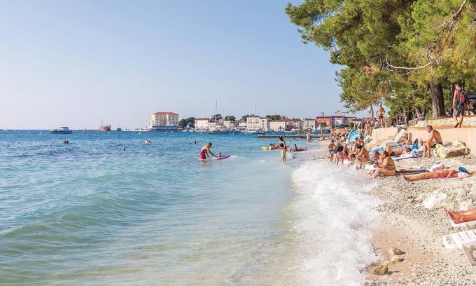 Lovrecica Apartamento | Enjoy relaxing hours in this centrally located vacation apartment.