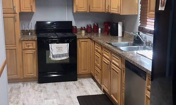 Lake Alfred Casa | Charming 2-bedroom house with WiFi and AC in welcoming Lake Alfred.