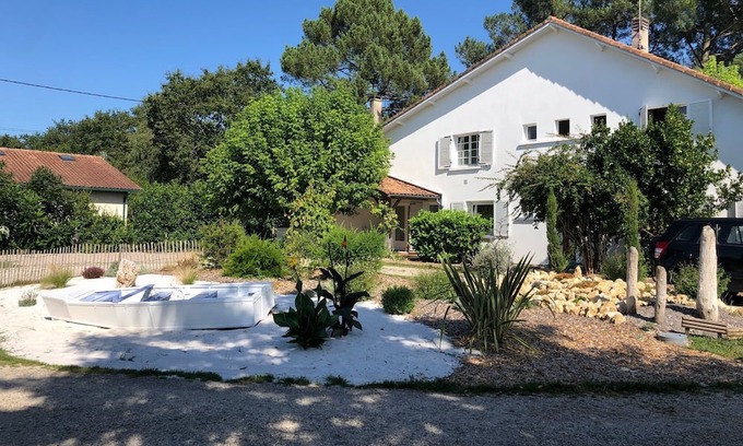 Saint-Morillon Casa | Vacation Home "Gite D'ici Et D'Ailleurs" with Shared Heated Pool, Private Terrace & Wi-Fi