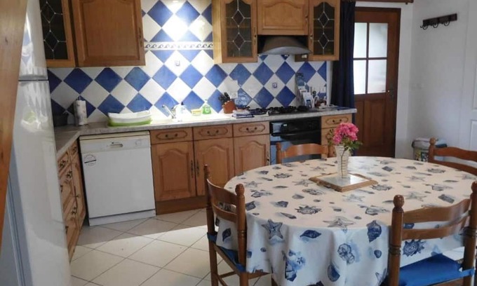 Garlan Casa | Cottage 'Gite Vert' with Private Terrace and Wi-Fi