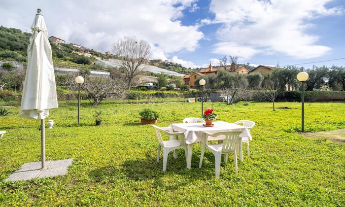 Torrazza Apartamento | Apartment 'La Bruna' with Private Terrace, Private Garden and Wi-Fi