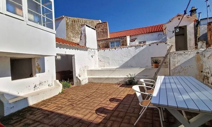 Santiago do Cacem Casa | Casa Santiago do Cacém · Casa com tanque no centro histórico