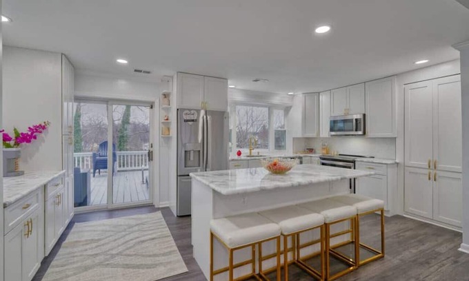 Glen Burnie Casa | 315) Waterfront with Hot Tub!