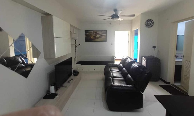 Guadalupe Nuevo Condominio | Cozy unit near Rockwell, Poblacion, BGC and Makati Central Business District