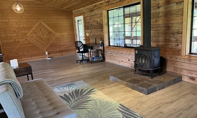 Mountain View Cabina | Hawaiian Forest Estate. 3 Cabins- Sleeps 15! 30 Minutes to Volcano National Park