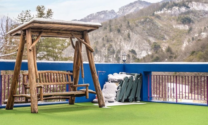 Oeseo Casa | Gapyeong Mountain Dog Pool Villa