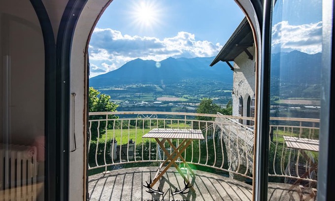 Saint-Andre-d'Embrun Apartamento | Vrbo Property