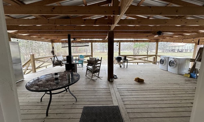 Poplarville Cabina | Cozy 2-bedroom cabin with WiFi, AC on the Pearl River in Angie, LA.