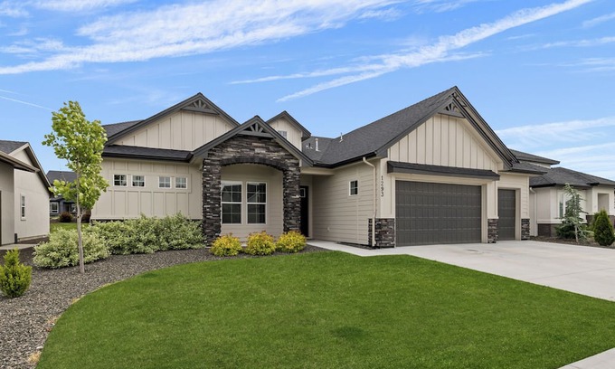 Nampa Casa | LARGE Family Home, Relocation, Corporate, Extended Stays