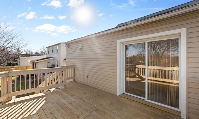 Rockville Casa | Charming 3-bedroom house in adorable Rockville , 5 minute walking from Metro STA