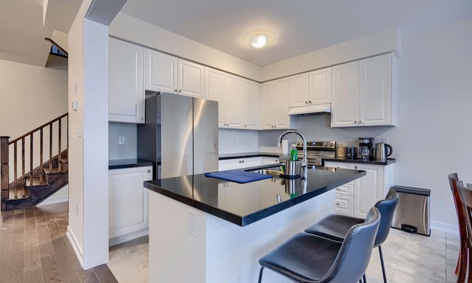 Cambridge Casa | A king and 3 Queen beds in 4 bedrooms, good sleep for 8