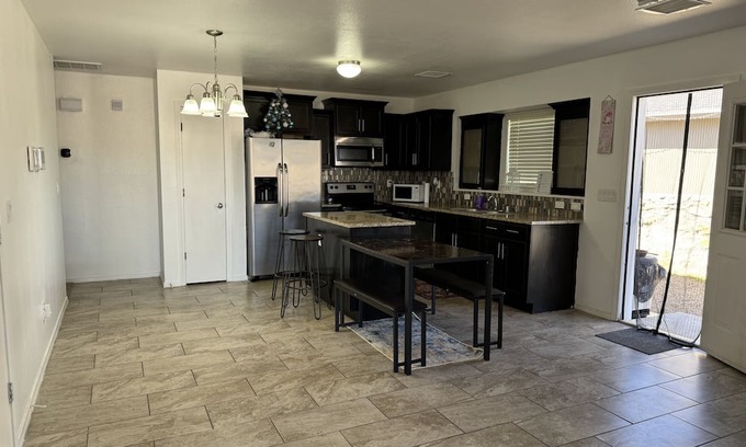 Socorro Casa | Cozy 3-bedroom house with AC and WiFi in welcoming El Paso