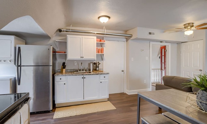 Southmoreland Apartamento | 5minsTo KU Med Free Wi-Fi W&D