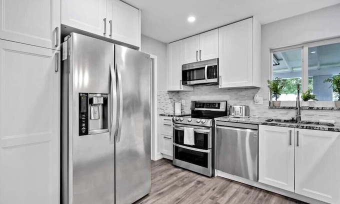 Boulevard Heights Casa | Southern Charm: Spacious 4BR Retreat with Pool