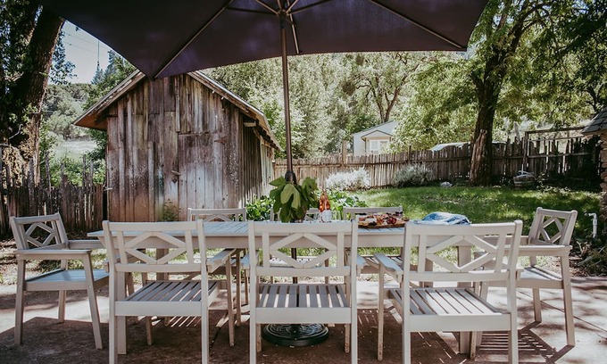 Hopland Casa | Idyllic wine country home with open layout, serene views, & alfresco dining