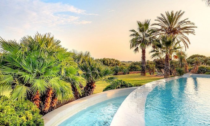 Castelvetrano Villa | Villa Daianira: A characteristic and welcoming one-story villa surrounded by a citrus garden, with Free WI-FI.