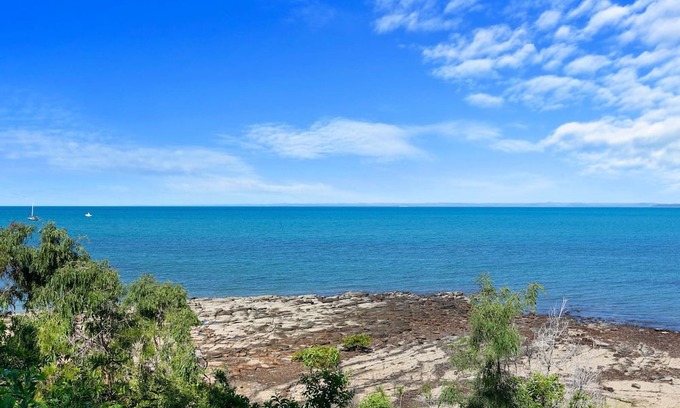 Point Vernon Casa | Outlook to K'Gari Point Vernon