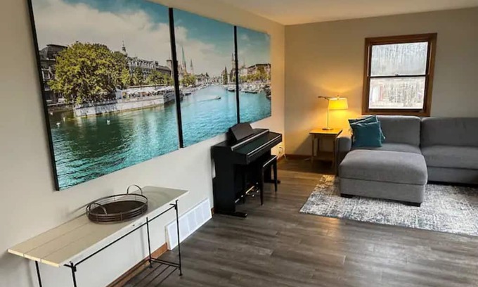 Walker Casa | Cozy spacious house with spectacular views of the Grand River