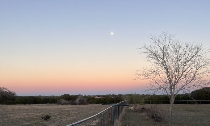 Lometa Alquiler De RV | Quiet & Spacious Nature Retreat with Open Skies in TX Hill Country