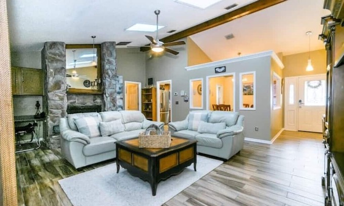 Arlington Casa | Amazing Location & Amenities Hot Tub King Bed