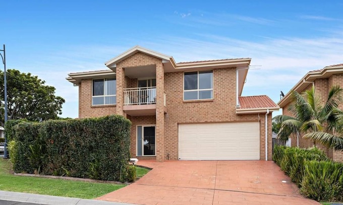 Shell Cove Casa | Escape to Killalea National Park,short stroll to beach with a Nature reserve