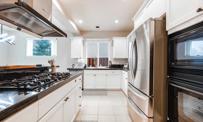 Hillsboro Casa | Suburban Serenity on 58th Ave