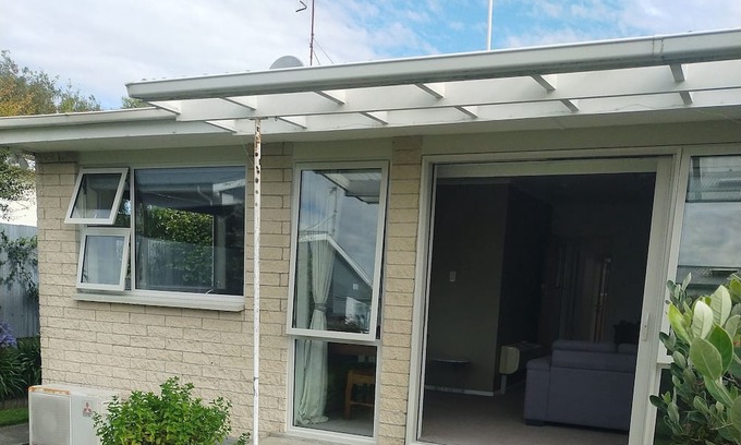 Invercargill Casa | Warm and Comfortable Invercargill Hideaway. Off Street Parking. 5 min to town