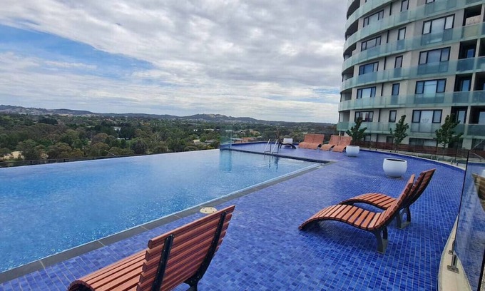 Gungahlin Apartamento | A Pool, QB's, Views @ Gunghalin!
