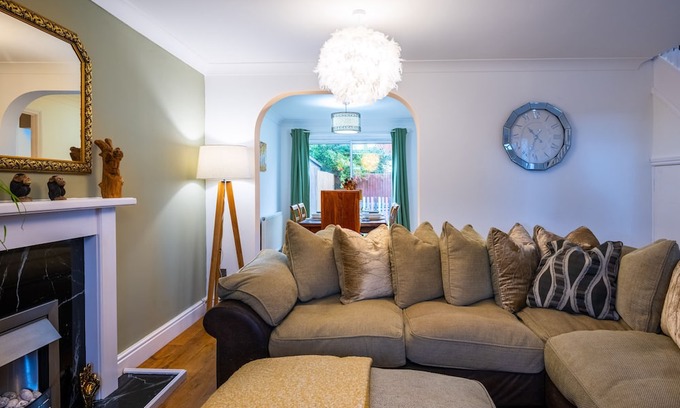 Cherry Hinton Casa | Spacious 4-br Cambridge House, Free Parking