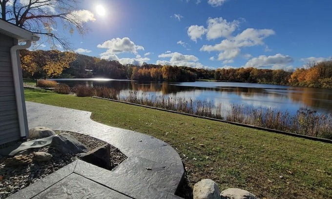 Angola Casa | Serenity's Edge on Private Lake Charles West