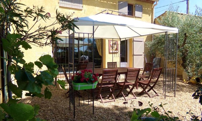 Bellegarde Apartamento | Homerez - Nice appartement for 6 ppl. with shared pool and terrace at Bellegarde