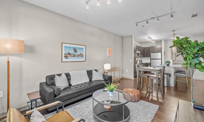Great Lakes Apartamento | New Apartment in Decatur Square!