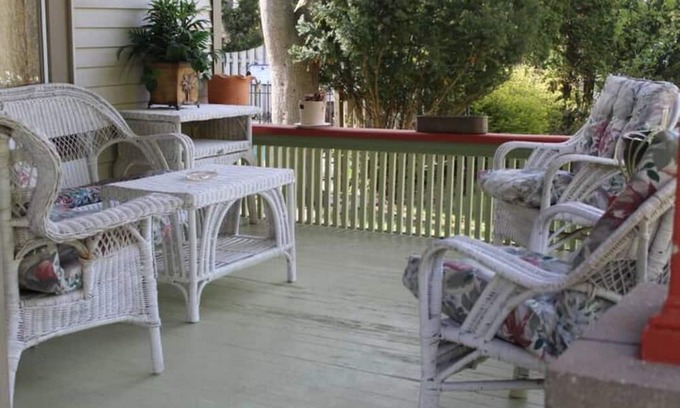 Onekama Apartamento | Relax on deck next to the pool in this two room suite.